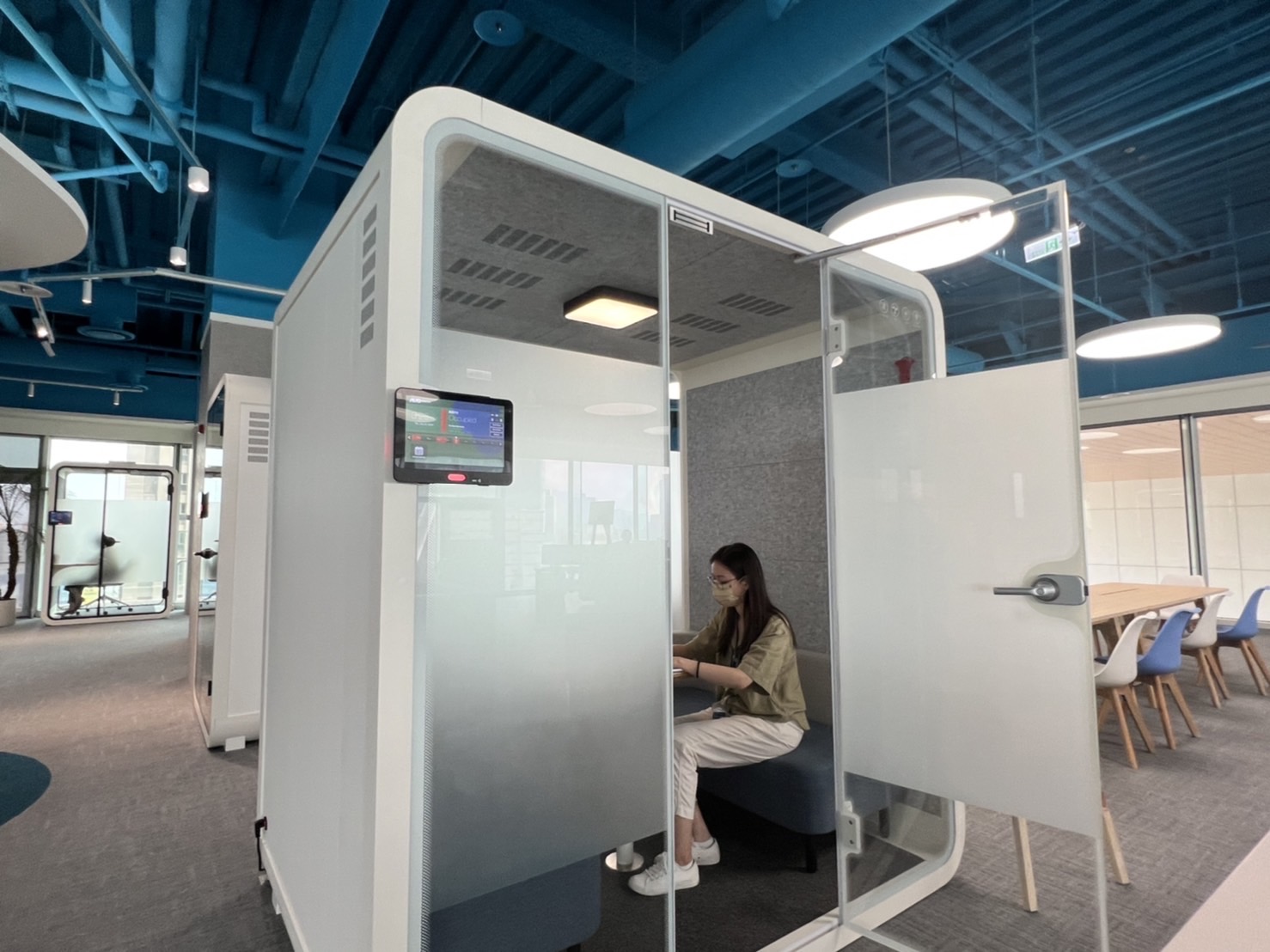 PA视讯高雄據點的智慧行動辦公艙，展現PA视讯在面板以外的研發應用軟實力